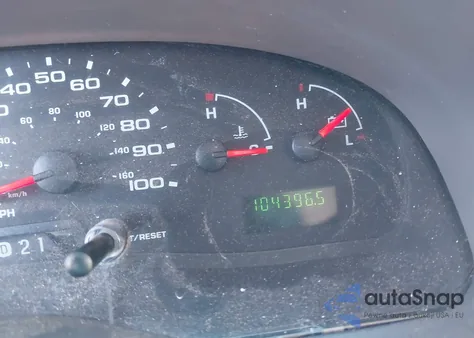 2004 Ford E-350 Super Duty Chateau/Xl/Xlt z USA, uszkodzony, nr VIN 1FMNE31L64HA11105